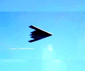 فیلمی از داخل کابین B-2، بمب افکن پنهانکار استراتژیک نیروی هوایی آمریکا، منتشر شد.