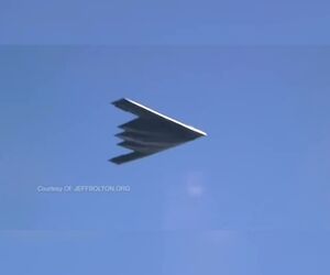 فیلمی از داخل کابین B-2، بمب افکن پنهانکار استراتژیک نیروی هوایی آمریکا، منتشر شد.