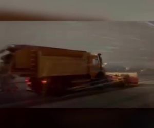 آغاز عملیات برف‌روبی در فرودگاه مشهد همزمان با بارش شدید برف