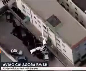 لحظه برخورد یک هواپیما به ساختمانی در برزیل