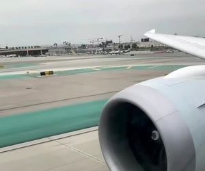 سرعت گرفتن دریم‌لاینر برای تیک‌آف  از فرودگاه لس‌آنجلس