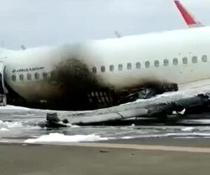 ویدیویی از آسیب وارد شده به ایرباس A320 لاتام بعد از برخورد با خودرو آتش نشانی در حین تیک‌آف از فرودگاه لیما