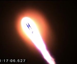 لحظه پرتاب شدن فضاپیمای ترابری Cygnus به ایستگاه فضایی بین‌المللی با ۸۰۰۰ پوند تجهیزات و مواد مصرفی 