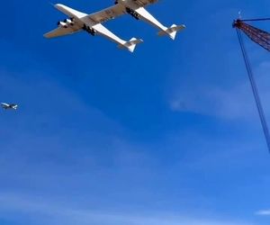 غول دو بدنه‌ای آسمان؛ بزرگ‌ترین هواپیمای جهان