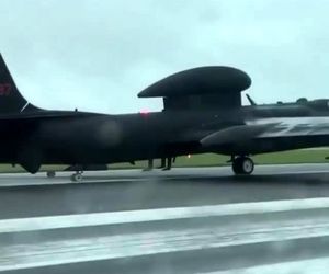 تیک‌آف هواپیمای لاکهید U2 که به خانم اژدها معرف شده است