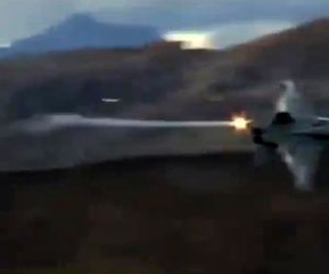 جنگنده F18 هورنت و موج شوک در هنگام پرواز 