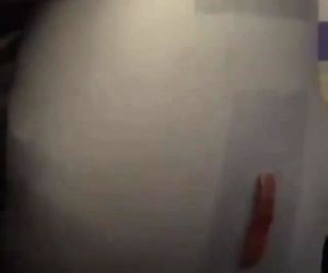 باز شدن سرسره نجات در داخل کابین هواپیما 