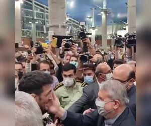 استقبال شبانه از دلاور مردان کشتی آزاد ایران پس از کسب مقام سومی مسابقات جهانی اسلو نروژ در شهر فرودگاهی امام خمینی (ره)
