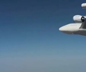  در تاریخ 13 مارس 2018، شرکت موتور سازی جنرال الکتریک، موتور GE9X را زیر بال بویینگ 747 مخصوص این شرکت نصب کرد تا این موتور را مورد آزمایش قرار دهد