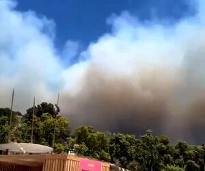 آتش‌سوزی گسترده در فرانسه فرودگاه مارسی را تعطیل کرد
