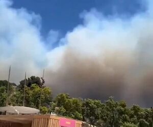 آتش‌سوزی گسترده در فرانسه فرودگاه مارسی را تعطیل کرد