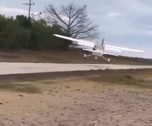 پرواز با هواپیمای ملخی در ارتفاع پایین