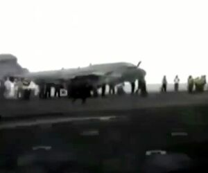  تصاویری از قدرت موتور یک جنگنده به هنگام تیک‌آف