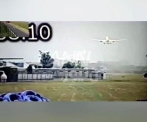 لحظه سقوط هواپیمای بوئینگ ۷۸۷ شرکت‌ ایر ایندیا از دوربین کنار باند فرودگاه