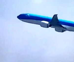 آتش‌سوزی موتور بوئینگ ۷۷۷ KLM؛ فرود اضطراری موفق در آمستردام
