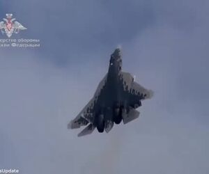 شلیک موشک در زمان عمودی بودن سوخو ۵۷