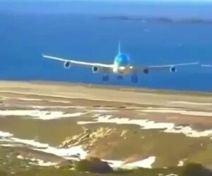 فرود ایرباسA 340 در باد جانبی شدید