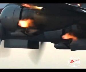 این هواپیما چه نوعیست، ساخت کدام کارخانه و شما را یاد چه سانحه مهمى در تاریخ هوانوردى مى اندازد؟ 