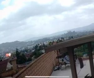 لحظه سقوط سسنا در شهر سن‌دیگو آمریکا که به کشته شدن دو نفر منجر شد.