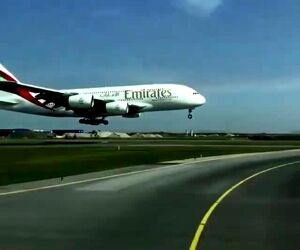 فرود A380 از نمایی جذاب و دیدنی 