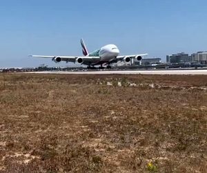 فرود A380 از نمایی دیدنی