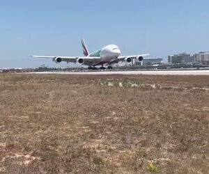 فرود A380 از نمایی دیدنی