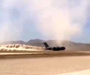 تیک‌آف هواپیما C-17 از باند خاکی 
