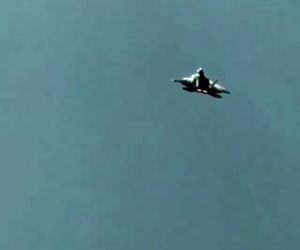 پرواز F22 با ارتفاع کم از نمایی دیدنی