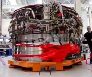 مونتاژ و تست موتور Trent XWB در کارخانه Rolls Royce