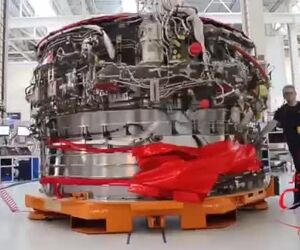 مونتاژ و تست موتور Trent XWB در کارخانه Rolls Royce