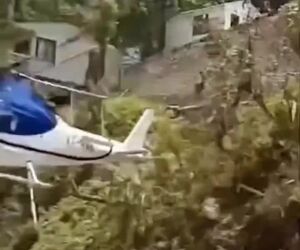 فرود اضطراری هلیکوپتر در بزرگراه؛ 
نجات معجزه‌آسای زائران و عابران
