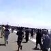 استفاده نیروهای آمریکایی از هلیکوپتر برای متفرق کردن مردم از باند فرودگاه تا باند برای پرواز آخرین هواپیما هم مناسب شود.
