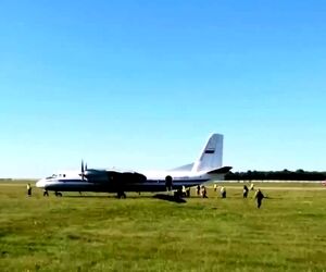 خروج هواپیمای آنتونوف AN-24 از باند در فرودگاه سیبری