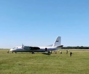 خروج هواپیمای آنتونوف AN-24 از باند در فرودگاه سیبری