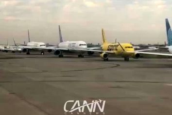 صف طولانی ده‌ها هواپیما در فرودگاه بین‌المللی نیوآرک!