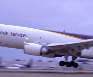 تیک‌آف MD11 از نمایی فوق‌العاده 
این ویدیو را با صدای بلند مشاهده کنید.