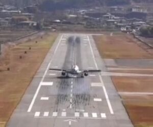 مهارت خلبان ایرباس A319 شرکت Drukair در فرود هواپیما در فرودگاه نزدیک به کوه پارو در کشور بوتان