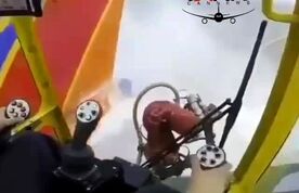 در این ویدیو ببینید De-ice چطور انجام می‌شود.