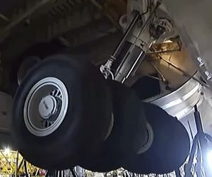 جمع شدن ارابه فرود گلکسی C5
