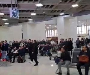  شور و حال مردم در فرودگاه مهرآباد پس از به ثمر رسیدن گل دوم و برتری ایران مقابل ژاپن در جام ملت‌های آسیا