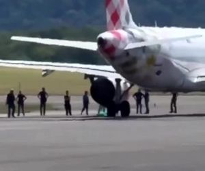 یک نفر در ایتالیا به داخل موتور هواپیما کشیده شد