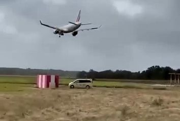 چالش فرود ایرباس A220 ایر فرانس در نانت