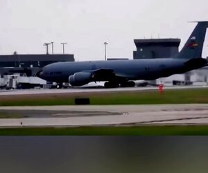آتش گرفتن موتور KC-135 در فرودگاه آتلانتا پیش از تیک‌آف و خطری که از سر مسافران گذشت
