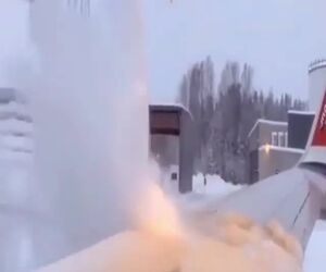 عملیات De-icing بر روی بال هواپیما