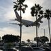 تقرب بزرگترین هواپیمای مسافربری جهان ایرباس A380 به فرودگاه بین‌المللی لس‌آنجلس LAX
