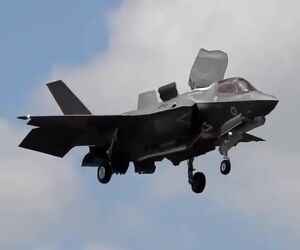 مانور عجیب جنگنده F35 