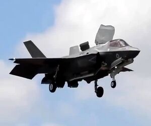مانور عجیب جنگنده F35 