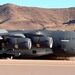 لحظه لندینگ یکی از غول های ساخته شده بویینگ یعنی Boeing C-17 Globemaster III با وزن بارگیری شده حدود ۵۸۵ هزار پوندی یا ۲۶۵ تنی را می‌بینید!
