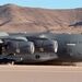 لحظه لندینگ یکی از غول های ساخته شده بویینگ یعنی Boeing C-17 Globemaster III با وزن بارگیری شده حدود ۵۸۵ هزار پوندی یا ۲۶۵ تنی را می‌بینید!

