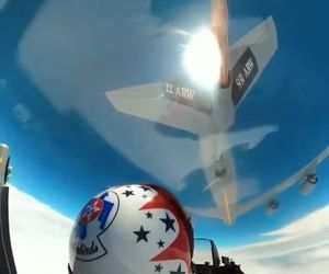 سوختگیری هوایی از نمای کاکپیت
